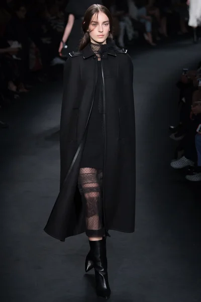 Look 30